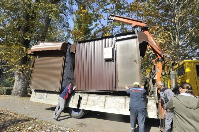 За 10 дней из парка "Штефан чел Маре" эвакуировали 30 торговых киосков