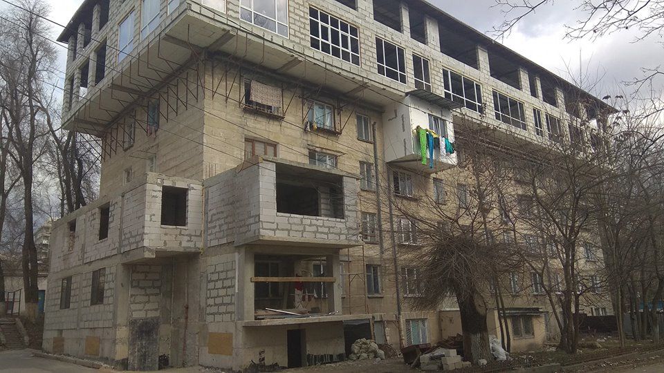Многоквартирный дом в столице превратился в «Ноев ковчег»