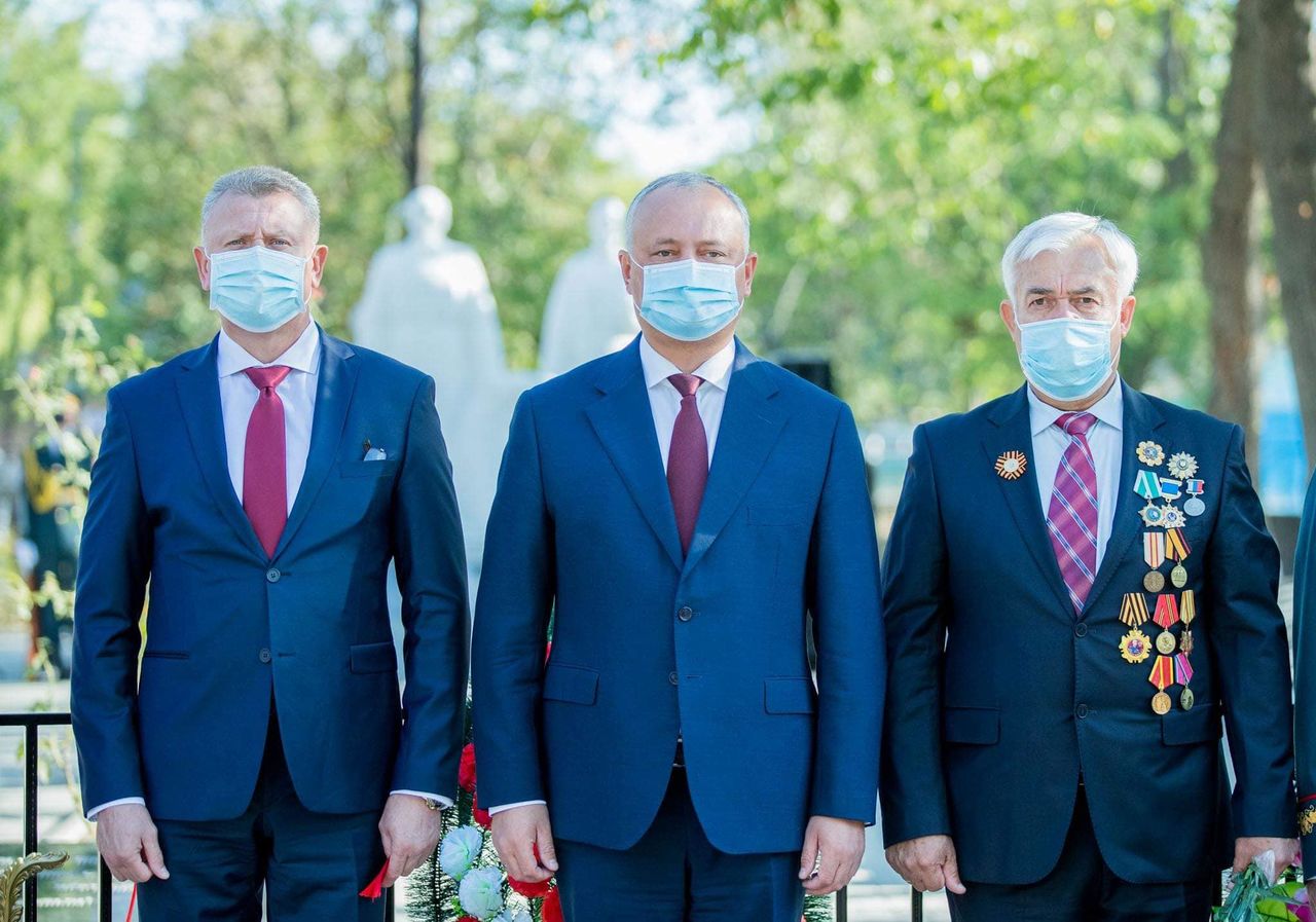 Додон открыл памятник советским воинам, восстановленный с помощью посольства РФ