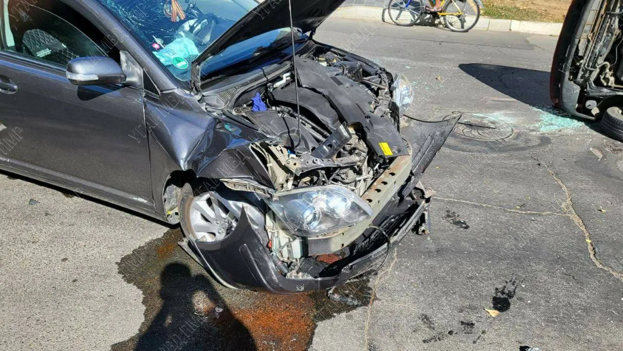 ДТП в Тирасполе: столкнулись автомобили Toyota и Volkswagen