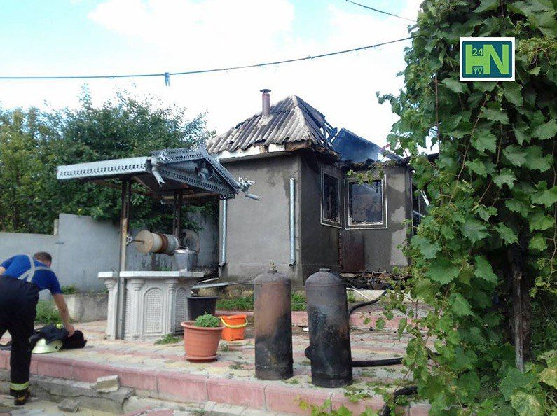 В Хынчештах замыкание привело к пожару, который уничтожил 70% дома