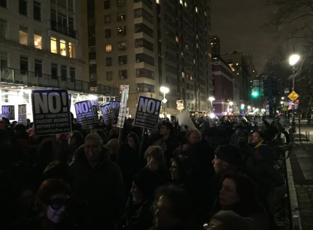 В Нью-Йорке проходит митинг против Трампа