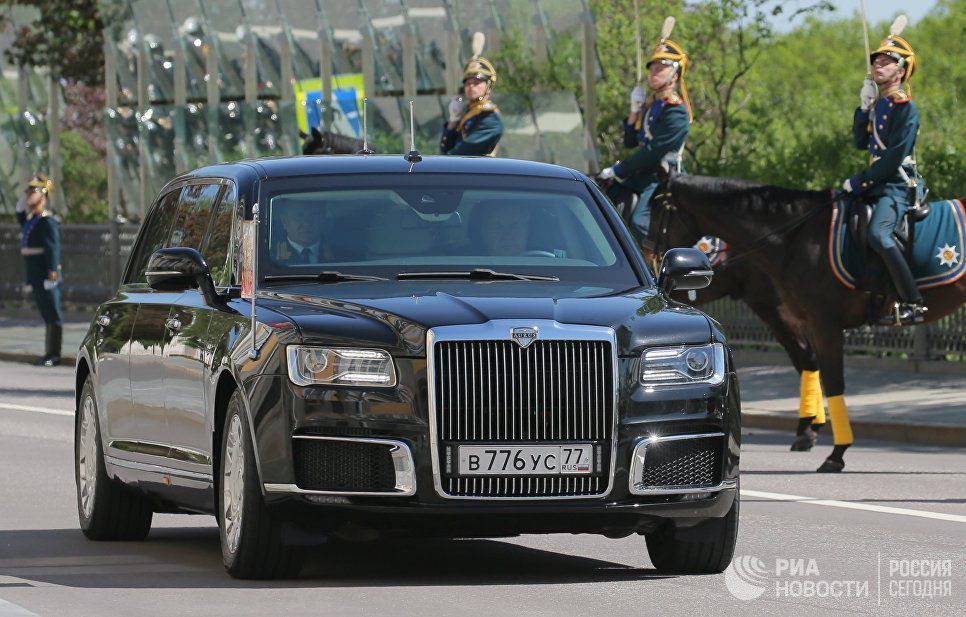 Путин прибыл на инаугурацию на новом автомобиле из проекта «Кортеж»