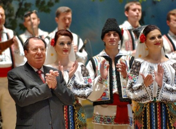 Умер руководитель ансамбля “Жок” Владимир Курбет