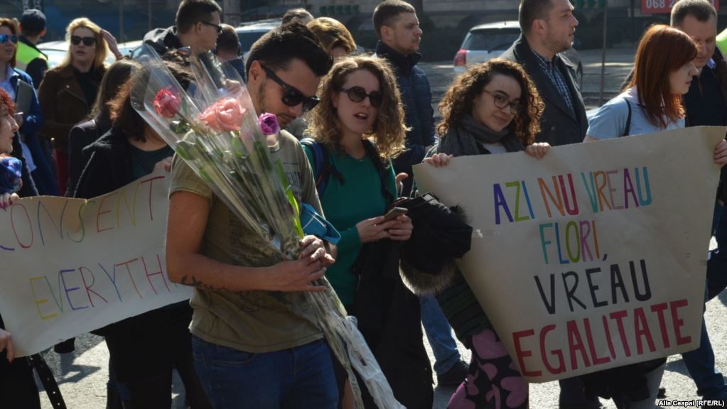 Феминистский марш в Кишиневе: Нам не нужны цветы, нам нужны равные права