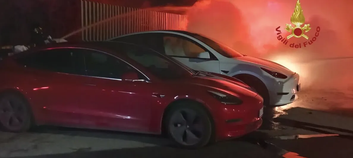 В Риме пожар в автосалоне Tesla повредил 17 автомобилей