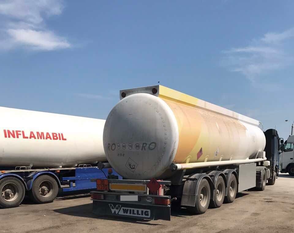 Двое молдаван незаконно ввозили в страну использованные автозапчасти