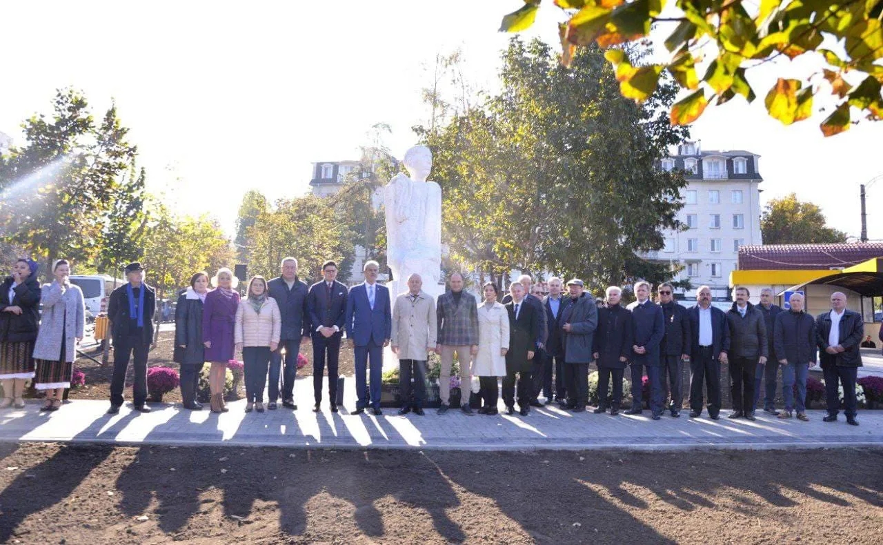 На Ботанике открыли памятник Николаю Титулеску