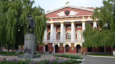В Киевском военном лицее демонтируют памятник Суворову