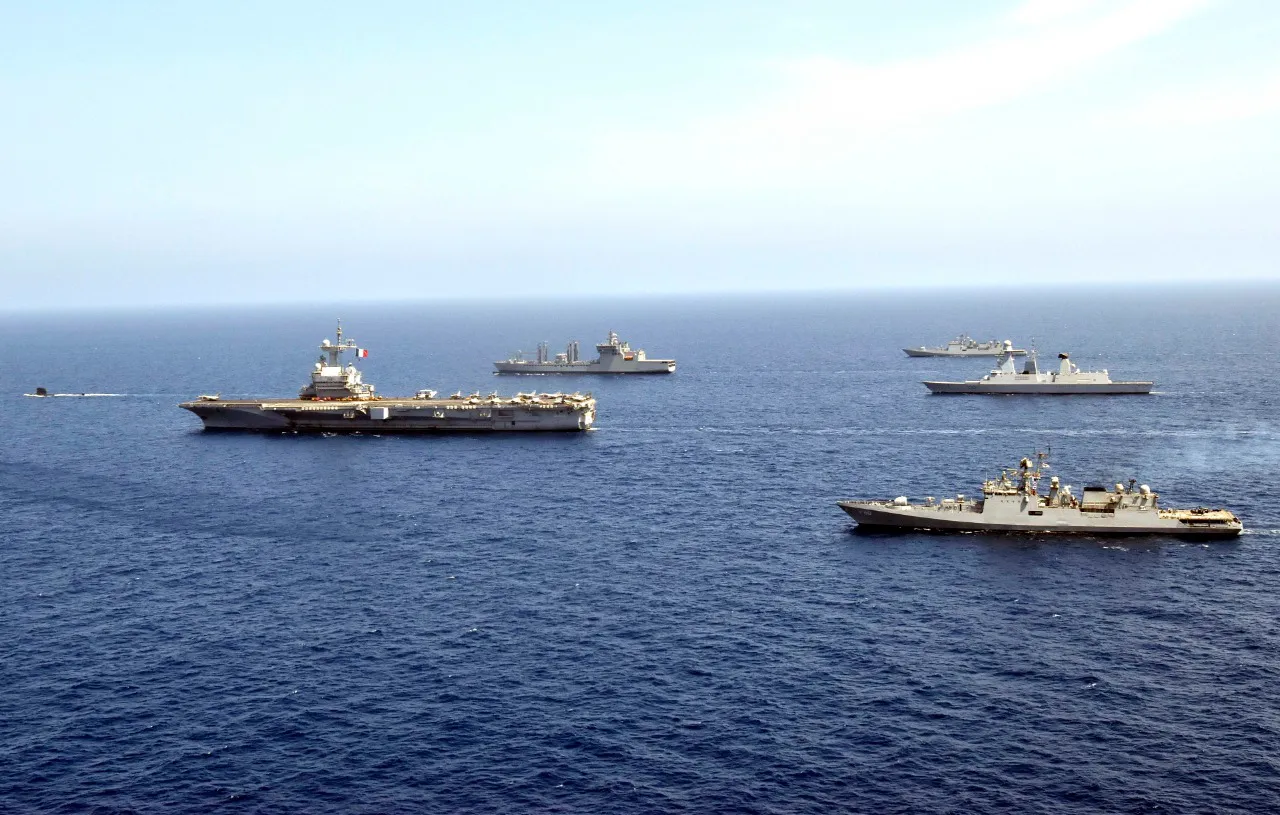 Франция и Индия начали военно-морские учения VARUNA 2023