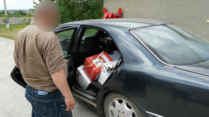 Butelii cu chimicale aduse din Ucraina, confiscate de poliţia de frontieră