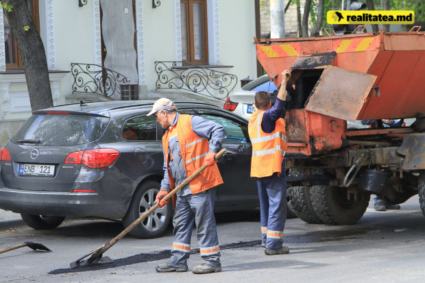 За два дня до Пасхи примэрия столицы «вспомнила» о ямах на дорогах