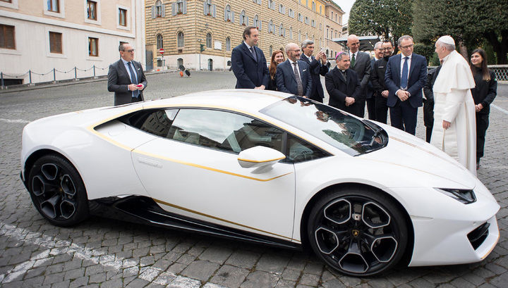 Lamborghini папы римского продали на аукционе за рекордную сумму