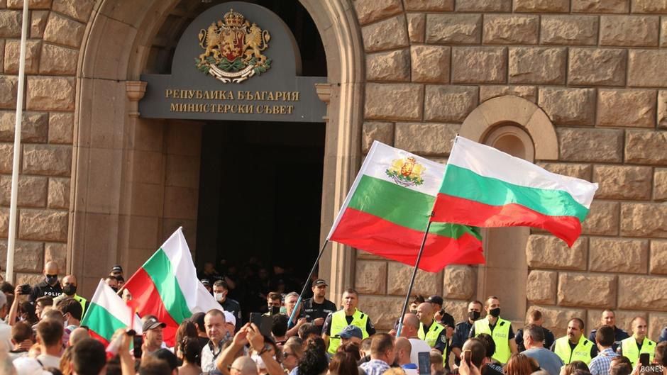 Протест в Софии разросся до национального