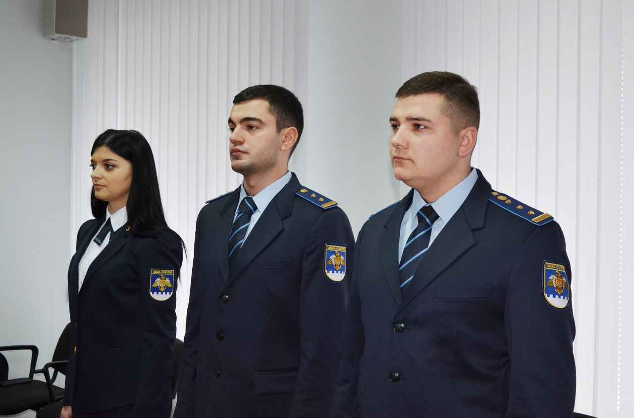 Noii angajați ai Serviciului Vamal și-au primit epoleții