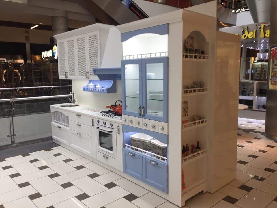 В холле Shopping Center MallDova проходит презентация изделий от мебельного салона Blumhouse ®