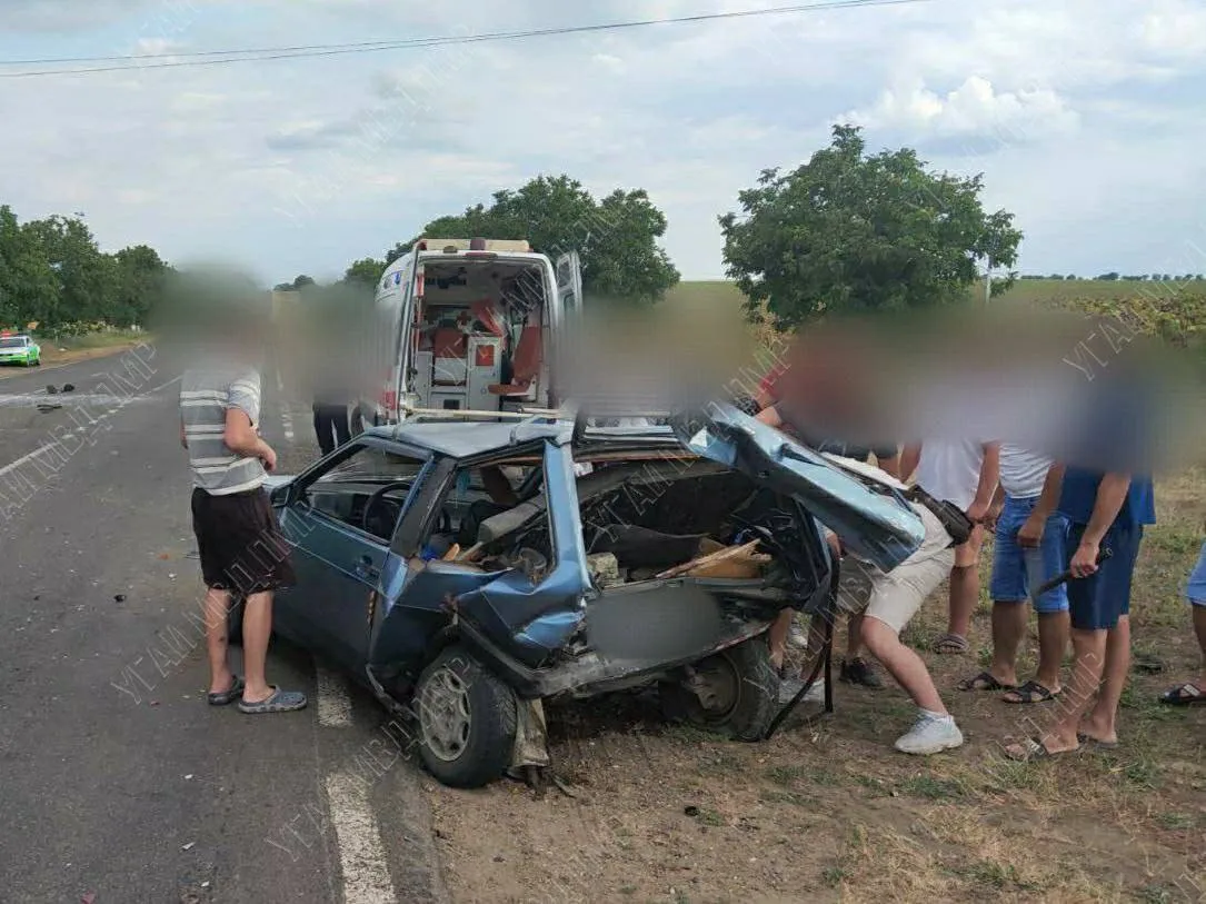 В Григориопольском районе столкнулись два авто: пострадавших зажало дверью