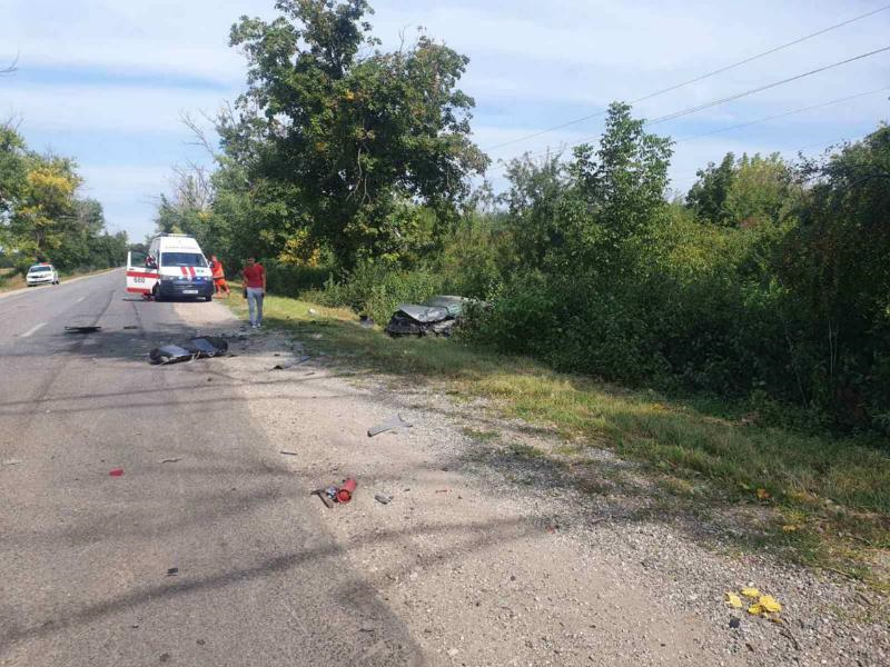 В Дрокии из-за аварии с участием трех авто и грузовика пострадали двое детей