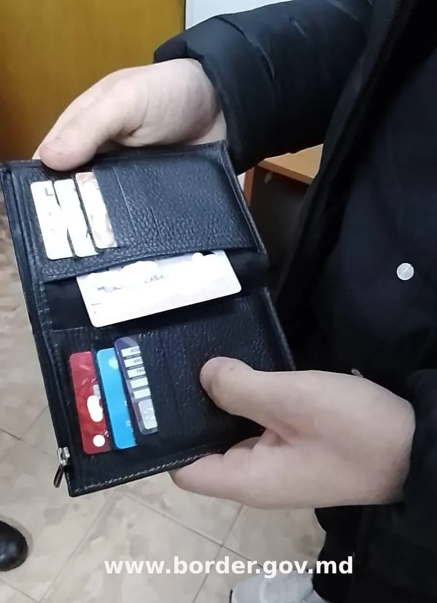 Купил через соцсети фальшивый документ: на границе поймали нарушителя