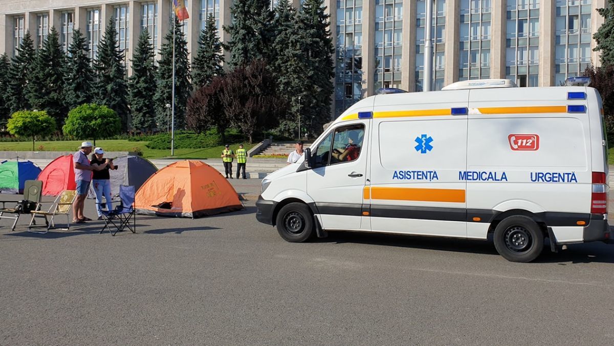 Кандидат, объявивший голодовку, потерял сознание: на ПВНС приехали врачи