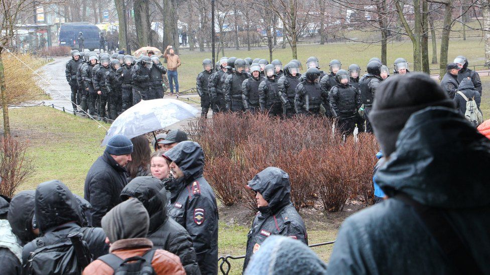 Разгон акции "Надоел" в Петербурге: до 120 задержанных