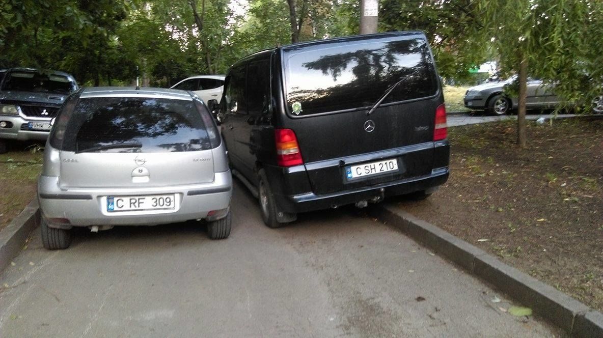 Прохожие зафиксировали слет "королей парковки" у парка "Валя Морилор"