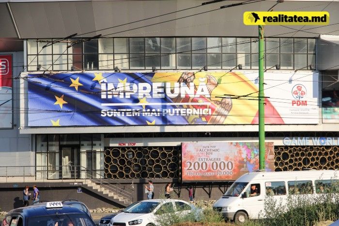 Избирательная кампания еще не началась, а улицы Кишинева уже тонут в партийной рекламе
