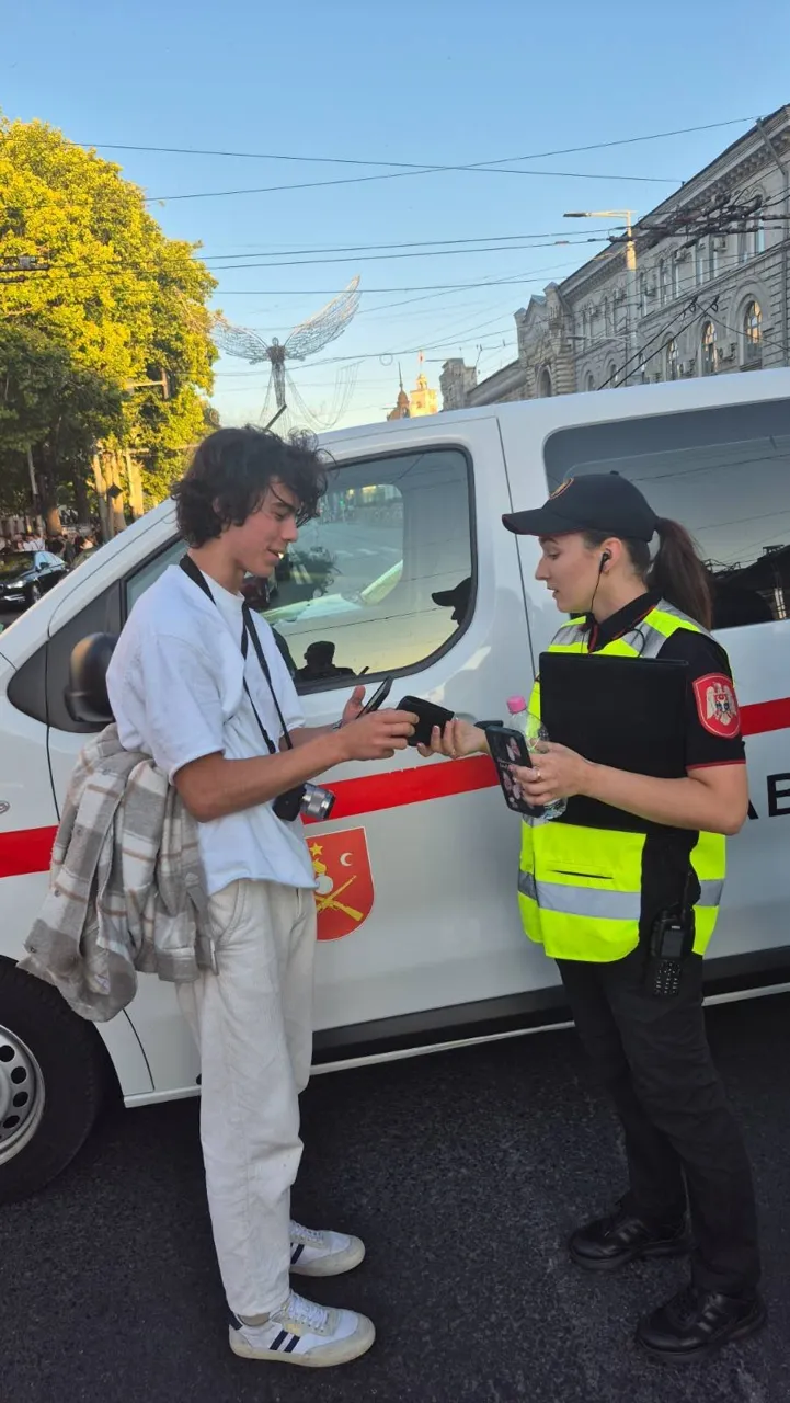 Un copil rătăcit și un portmoneu pierdut: Carabinerii, de ajutor în Capitală