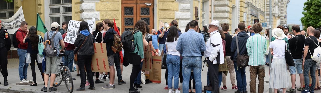Активисты OccupyGuguță провели протест перед зданием примэрии