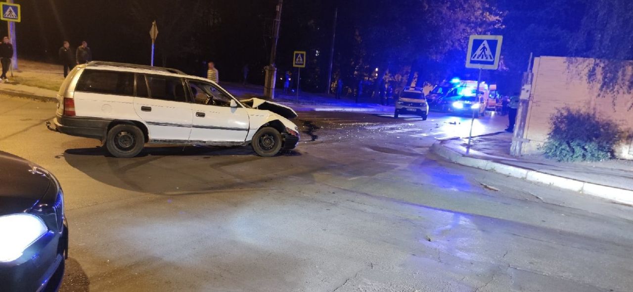 В ДТП на Буюканах пострадали два полицейских