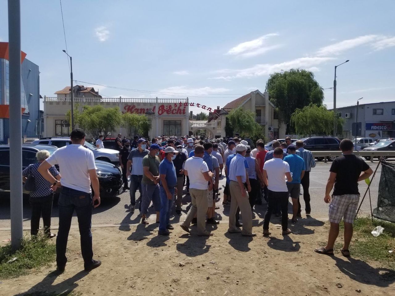 Фермеры требуют доступа в Кишинев: дорожное движение в Яловенах частично перекрыто