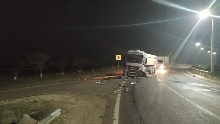 Во Флорештском районе автомобиль врезался в фуру, погиб один человек