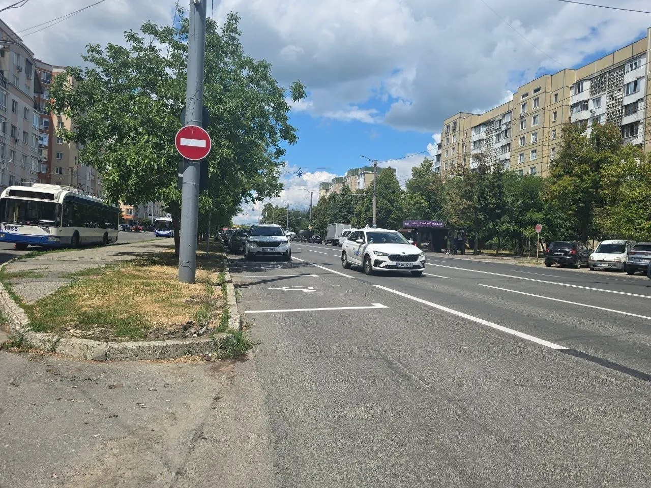 В Кишинёве обустраивают новую общественную парковку на улице Алба-Юлия