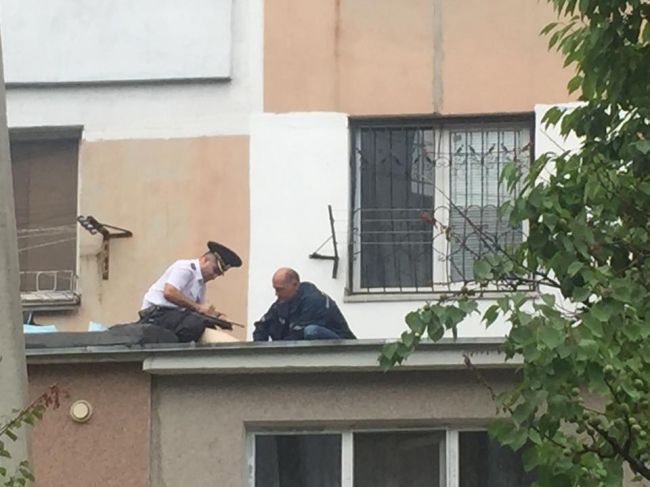 На Чеканах молодой человек сбросился с 16-этажного здания