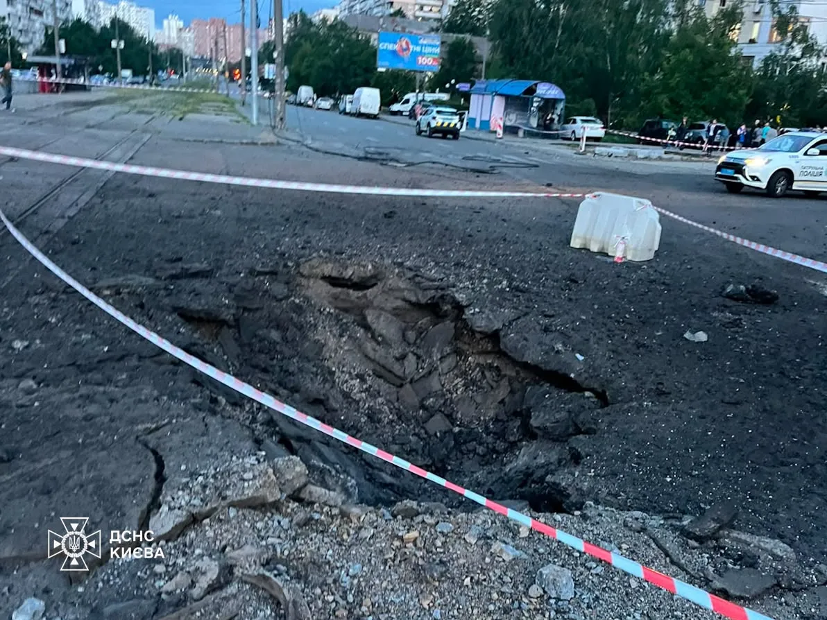 Российские войска нанесли удар баллистическими ракетами по Киеву: пострадали 10 человек