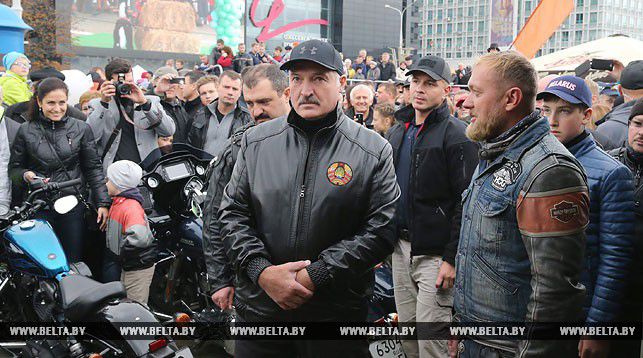Лукашенко на Harley-Davidson принял участие в международном байкерском фестивале