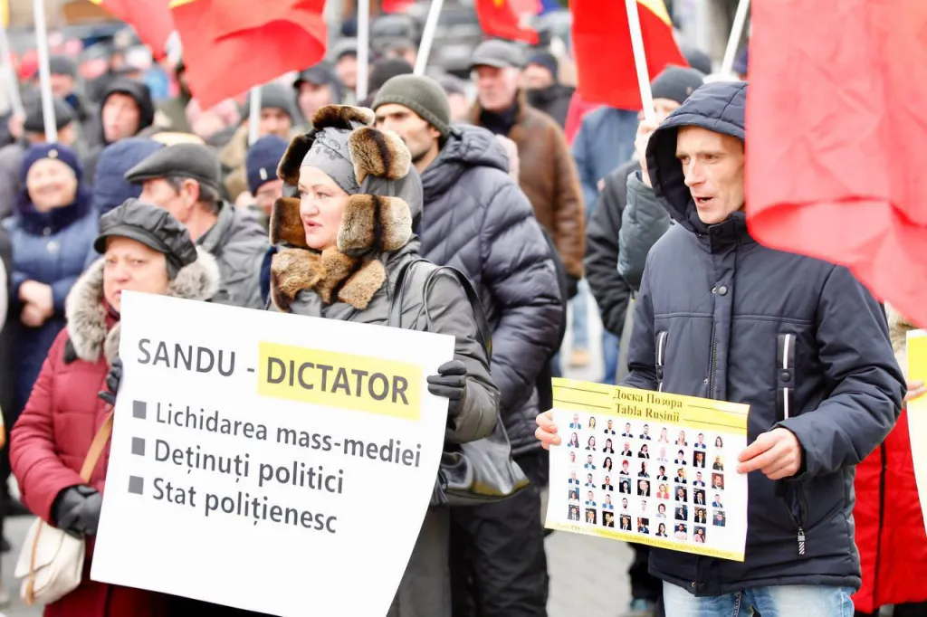 Жители нескольких районов вышли на антиправительственный протест в Кагуле
