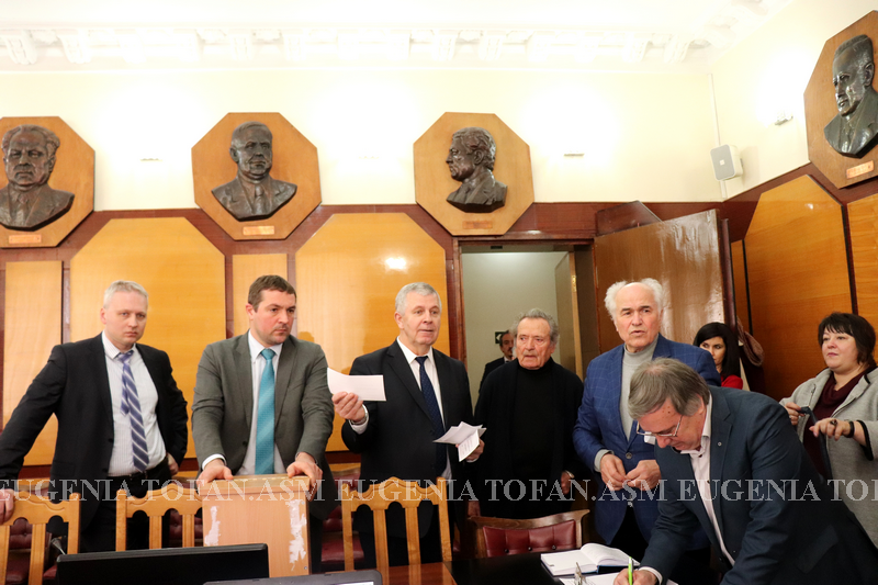 Академик отказался претендовать на пост президента АНМ из-за политизированности учреждения