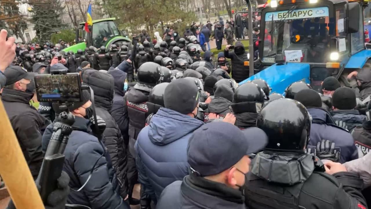 Протест фермеров: перед парламентом произошли столкновения с полицией