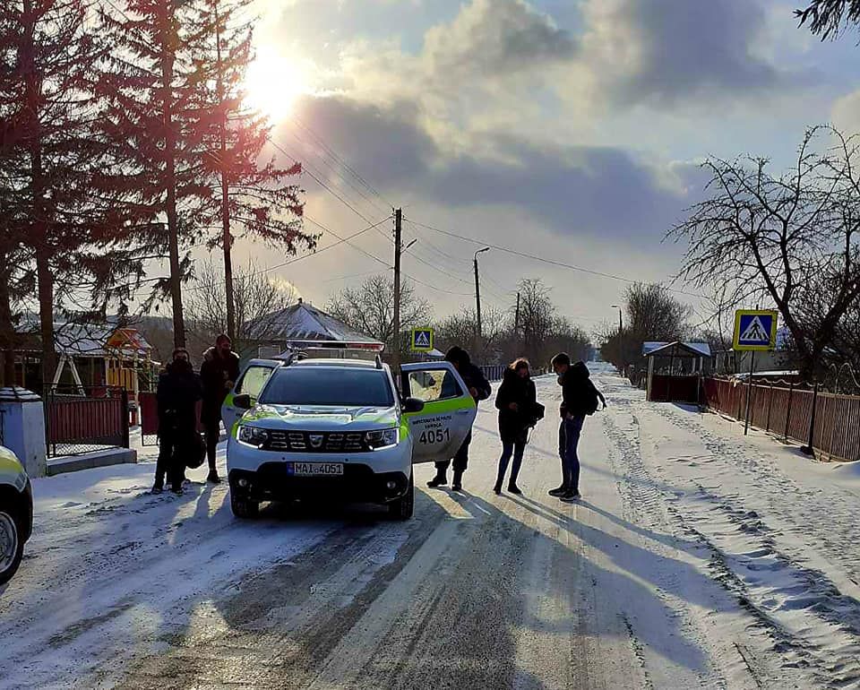 В Сороках в снегу застрял школьный автобус с 15 учениками