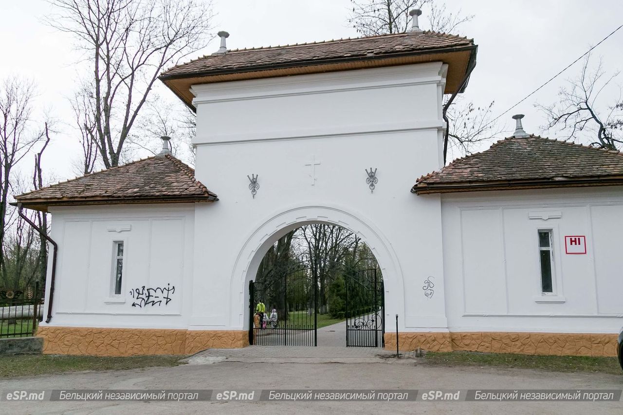 В Бельцах любители графити испортили ещё один памятник архитектуры