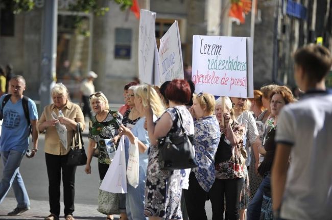 Работники газетных киосков протестовали у здания примэрии в Кишиневе