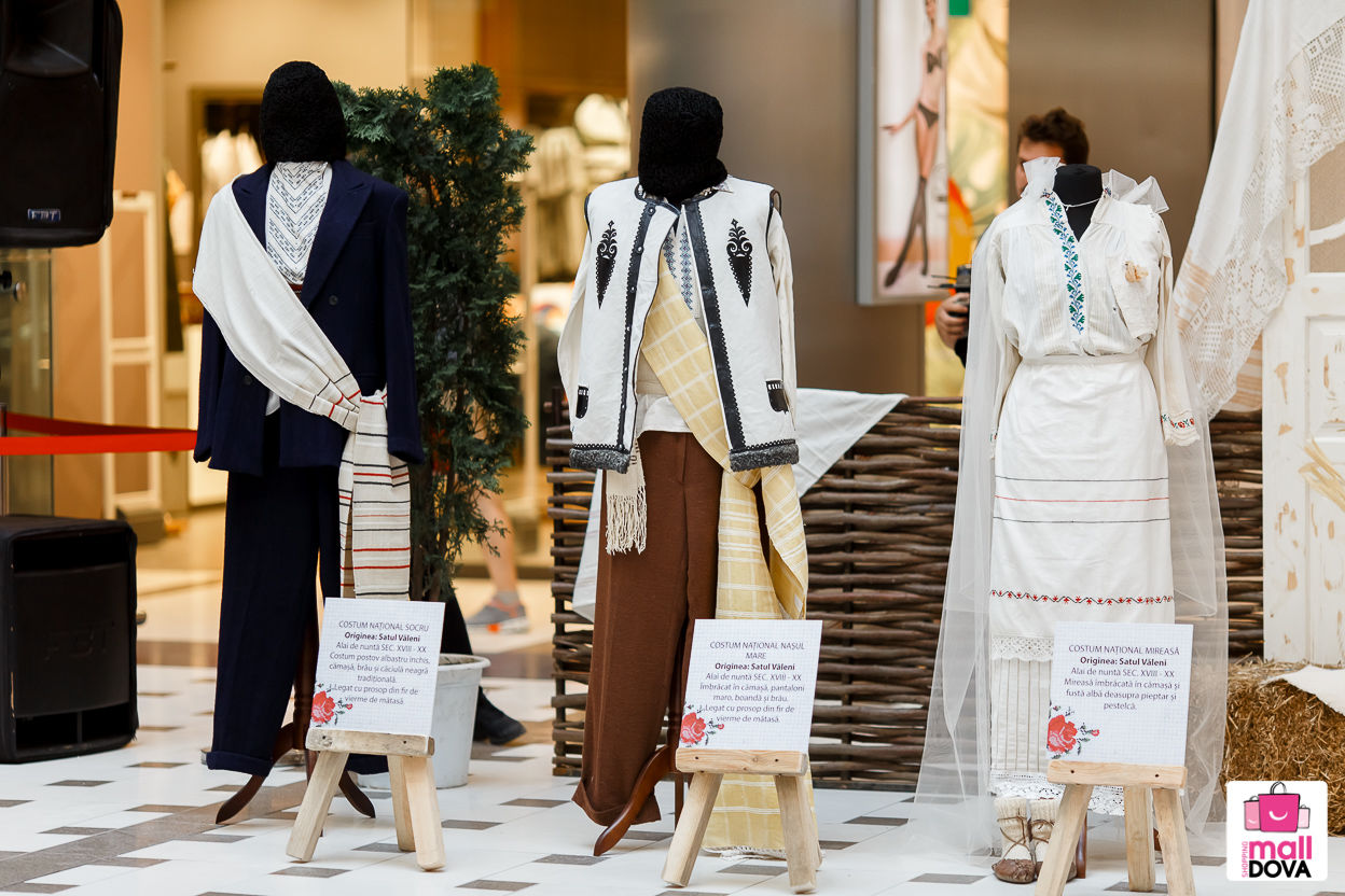 В Shopping MallDova проходит выставка народных костюмов ®
