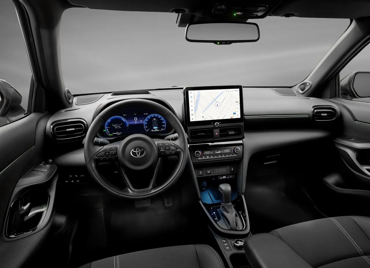 Toyota представила недорогой и очень экономичный кроссовер для города