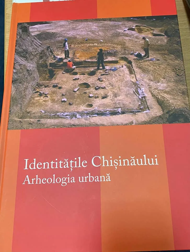 В столице прошла презентация седьмой книги из цикла «Идентичность Кишинева»