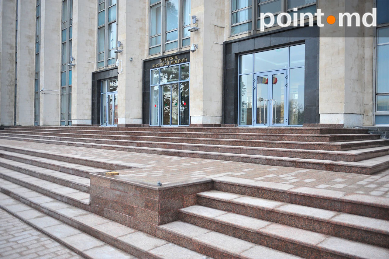 Центральную лестницу здания правительства обновили