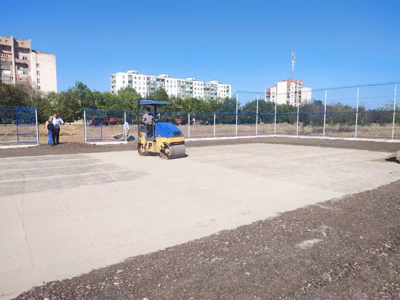 В Первомайске строят теннисный корт