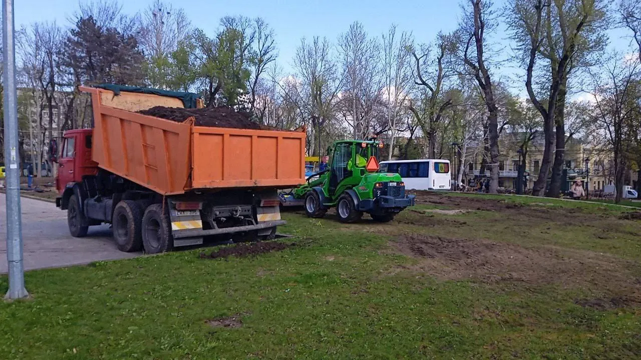 В столице ведутся работы по обустройству территории за Кафедральным собором