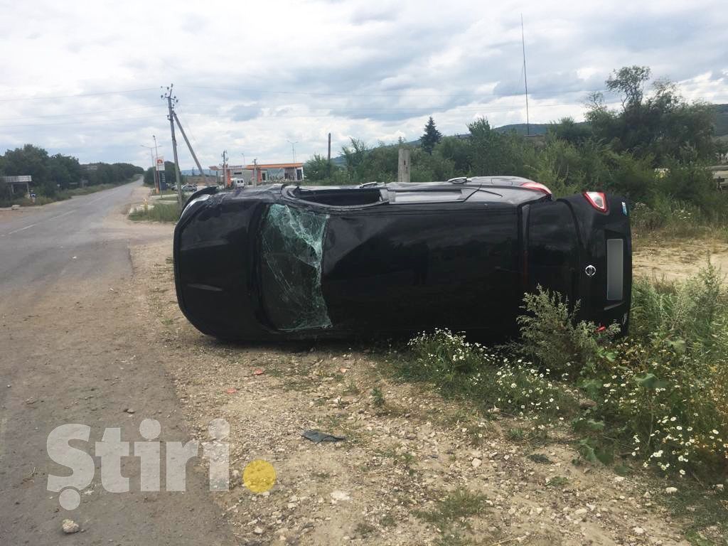 Вблизи Калараша произошла серьезная авария, автомобиль перевернулся