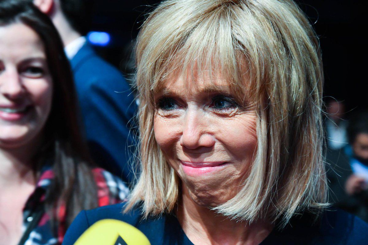 Ce intervenţii estetice are Prima Doamnă a Franţei. "În 2022, faţa mea va fi o problemă"